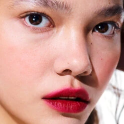 Rouge à Lèvres Semi Mat -L:A Bruket || RMS Beauty || REN CLEAN SKINCARE Soldes 1Ral Carre