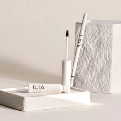 In Full Micro-Tip Crayon Sourcils -L:A Bruket || RMS Beauty || REN CLEAN SKINCARE Soldes 2023 07 OMC NOUVEAUTES ILIA carre 48fec450 2527 4a5c 9fdb f3aec0c9d85e