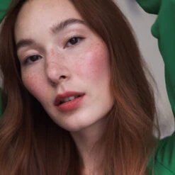 Bisou Balm Baume à Lèvres Teinté -L:A Bruket || RMS Beauty || REN CLEAN SKINCARE Soldes 2vfr bisou balm betise carre