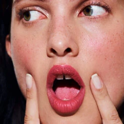 Le Velours Crème à Lèvres -L:A Bruket || RMS Beauty || REN CLEAN SKINCARE Soldes 3Velours Carre