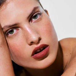 Le Velours Crème à Lèvres -L:A Bruket || RMS Beauty || REN CLEAN SKINCARE Soldes 5Velours Carre