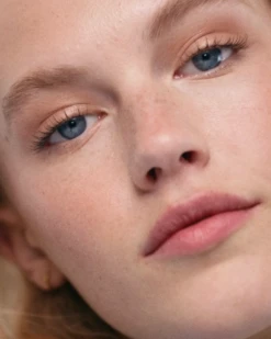 In Full Micro-Tip Crayon Sourcils -L:A Bruket || RMS Beauty || REN CLEAN SKINCARE Soldes Captured ecran2023 07 11a16.06.29 96e37191 979a 4522 b050 5a5cfb0fa4df