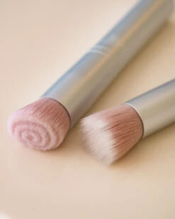 RMS Beauty Skin2Skin Blush Brush 5 RMS Beauty Skin2Skin Blush Brush -L:A Bruket || RMS Beauty || REN CLEAN SKINCARE Soldes PinceauxRMS2 FP Post