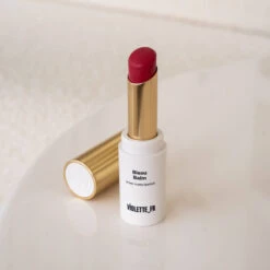 Bisou Balm Baume à Lèvres Teinté -L:A Bruket || RMS Beauty || REN CLEAN SKINCARE Soldes VIOLETTE FR BisouBalm Sucette carre 1